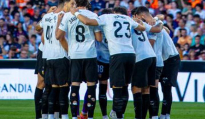 Valencia Plots Squad Overhaul: Corberán and Club to Decide on Player Exodus