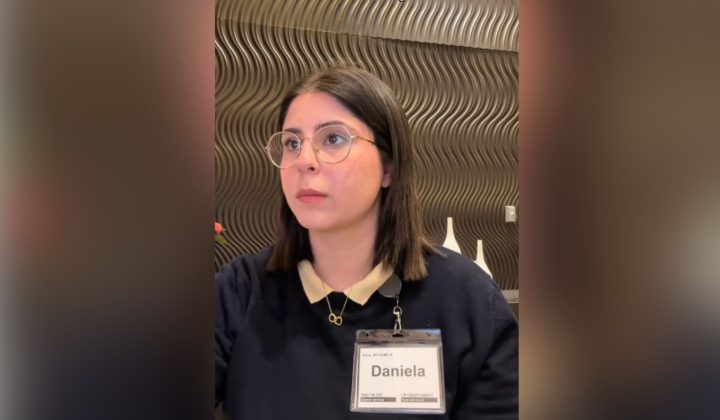 Dani, recepcionista de hotel: «Las primeras horas de mi turno de noche son las que más trabajo tengo