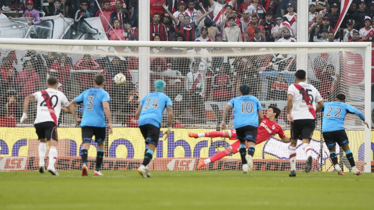 Belgrano se corona campeón del Apertura tras vencer a River con errores defensivos clave