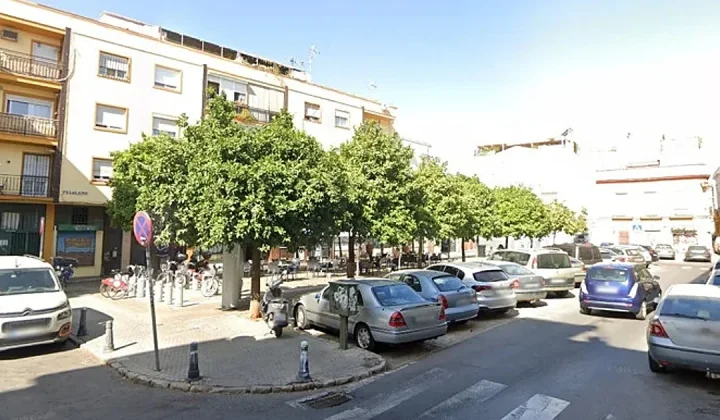 Sevilla’s Plaza del Pelícano to Restore Medieval Red Cobblestones in Major Renovation