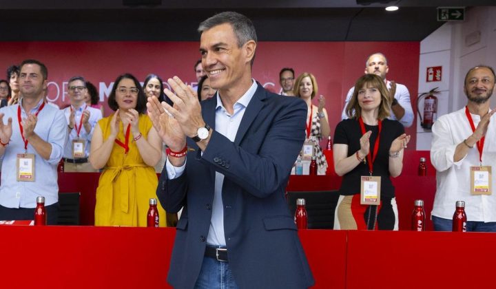 El PSOE ha cerrado filas en torno a la figura del presidente del Gobierno, Pedro Sánchez, otorgándole este sábado la plena libertad para dec
