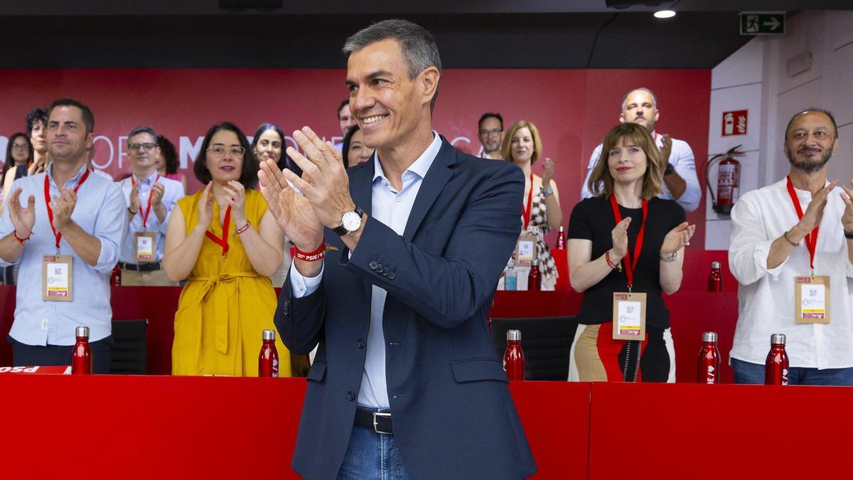 El PSOE ha cerrado filas en torno a la figura del presidente del Gobierno, Pedro Sánchez, otorgándole este sábado la plena libertad para dec