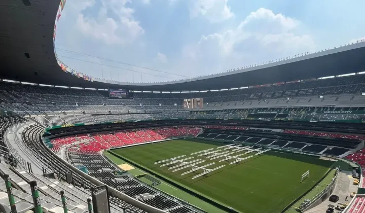 El Mundial 2026 no solo se vive en el césped, sino también en las alturas de estadios icónicos como el Estadio Azteca. Dos jóvenes españoles