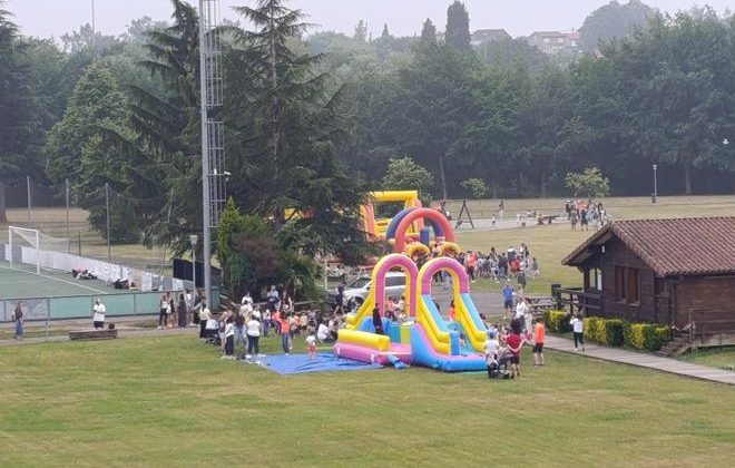 El colegio La Fresneda de Siero celebra un fin de curso festivo con 500 asistentes