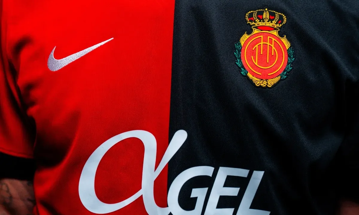El RCD Mallorca ha presentado oficialmente su nueva primera equipación para la temporada 2026/27, un diseño que busca encapsular la esencia