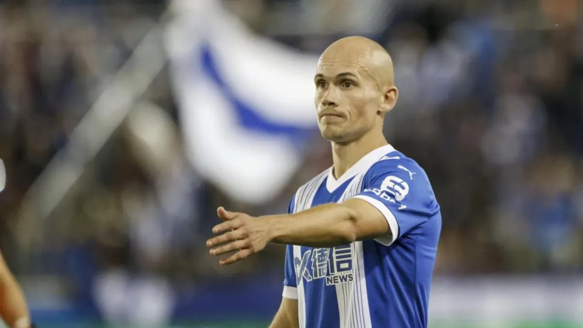 El Sevilla FC ha dado un paso significativo en su reestructuración deportiva con la incorporación de Jon Guridi, centrocampista que llega a