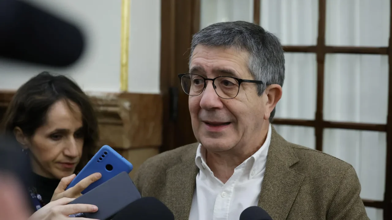 El eslogan ‘yo con Begoña’ de Patxi López se viraliza en España: ¿un fenómeno de masas?