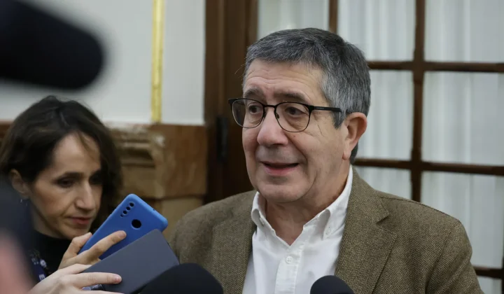 El eslogan ‘yo con Begoña’ de Patxi López se viraliza en España: ¿un fenómeno de masas?