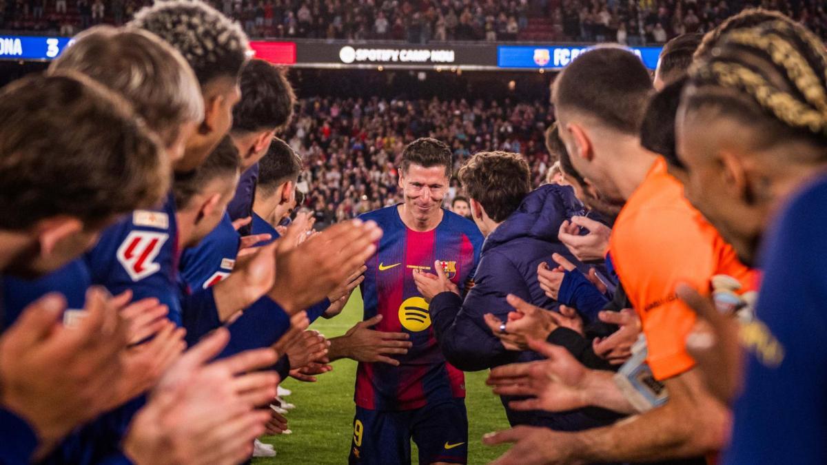 El Manchester United ha mostrado interés en incorporar a Robert Lewandowski a sus filas, según informa la cadena británica BBC. El club ingl