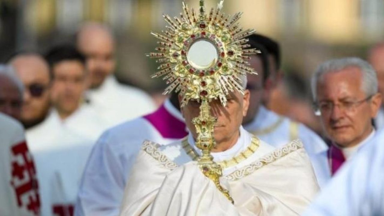 Fabiola Ortiz, Ministra Extraordinaria de la Eucaristía para la Misa del Papa en Madrid