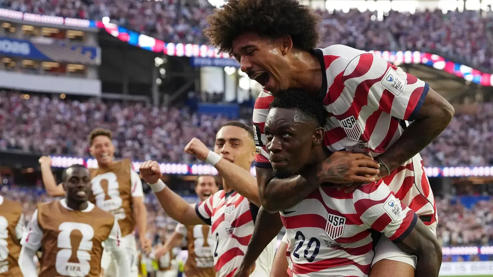 Jugadores de Estados Unidos celebrando un gol contra Paraguay en el Mundial 2026