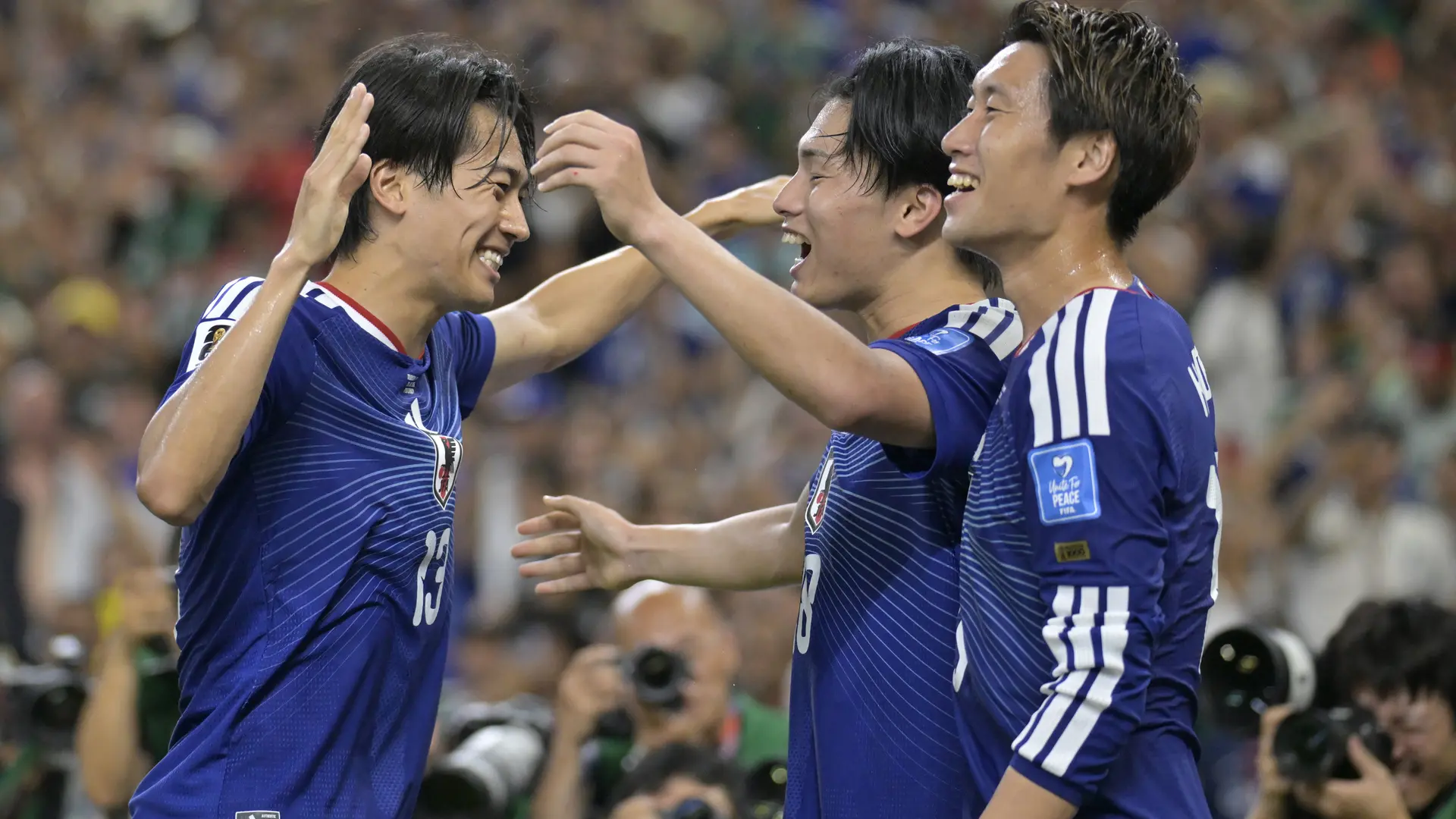 Jugadores de Japón celebrando un gol contra Túnez en el Mundial.