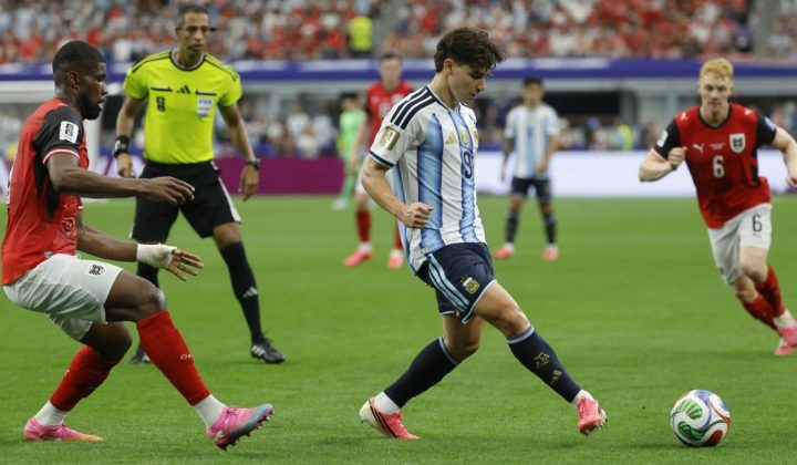 Kiko Narváez reacciona a las palabras de Julián Álvarez y cita a Cruyff