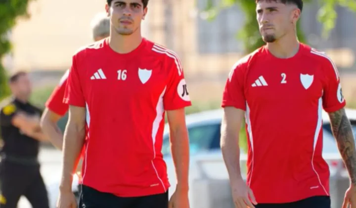 Italia insiste por Juanlu: Atalanta y Fiorentina se unen a la puja por el lateral del Sevilla