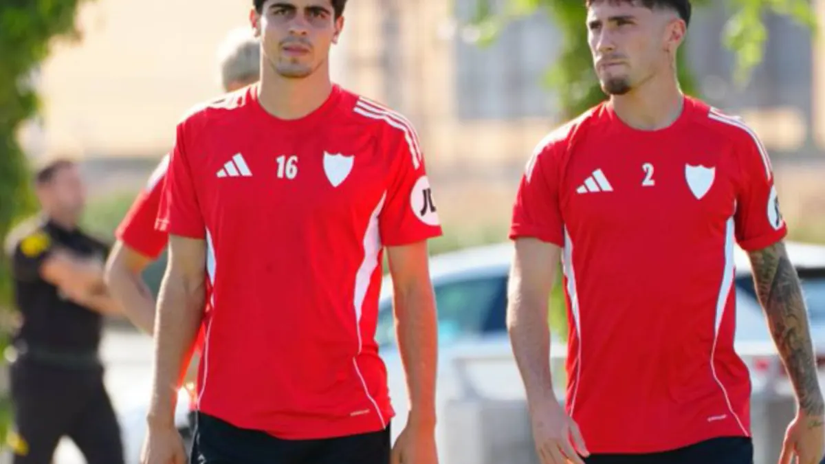 Italia insiste por Juanlu: Atalanta y Fiorentina se unen a la puja por el lateral del Sevilla