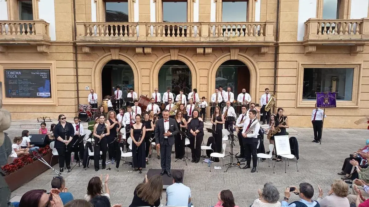 La Banda de Música de Villaviciosa, una institución con más de cien años de historia, se encuentra en un momento de gran esplendor y se prep