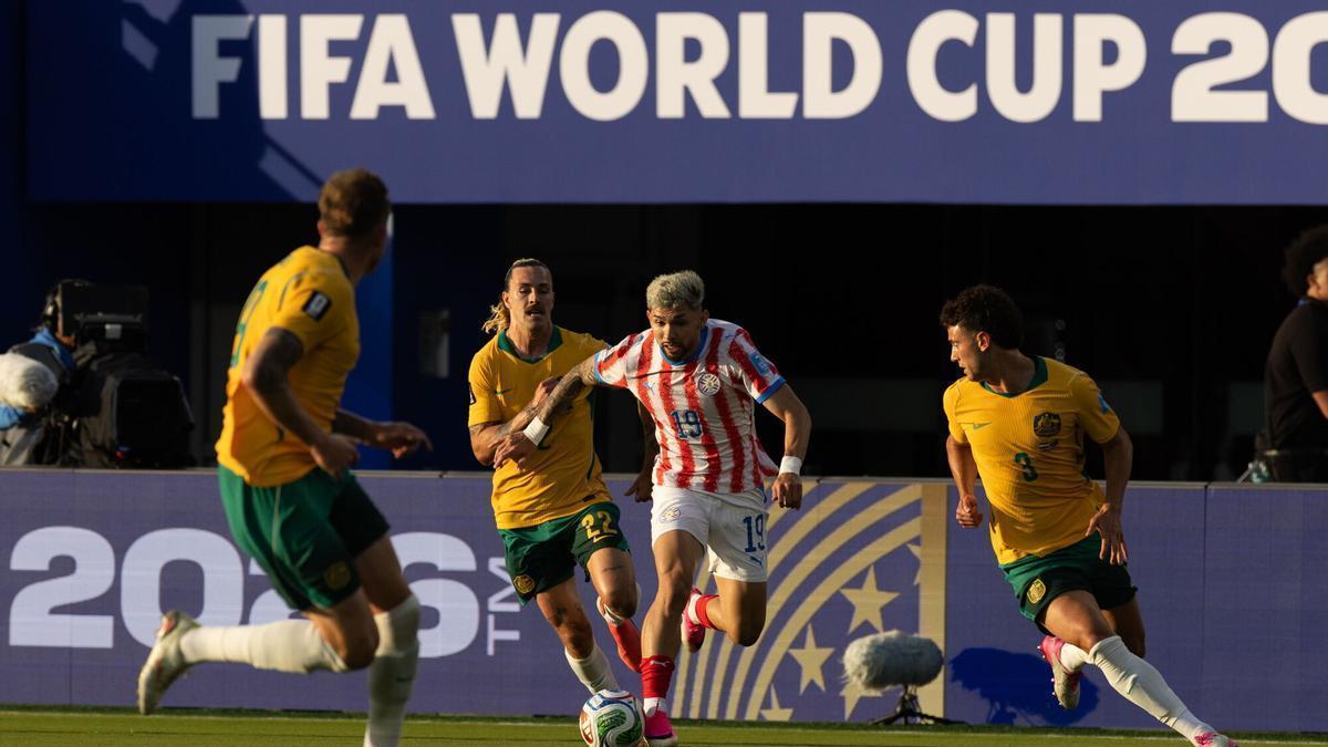Australia y Paraguay sellaron un empate sin goles en un encuentro que ofreció muy poco en ataque pero que resultó crucial para ambos en sus