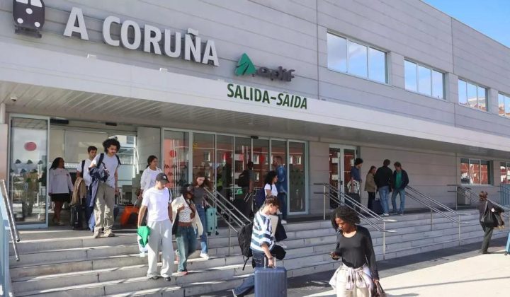 Caos en el transporte ferroviario gallego por San Juan: trenes completos y sin plazas