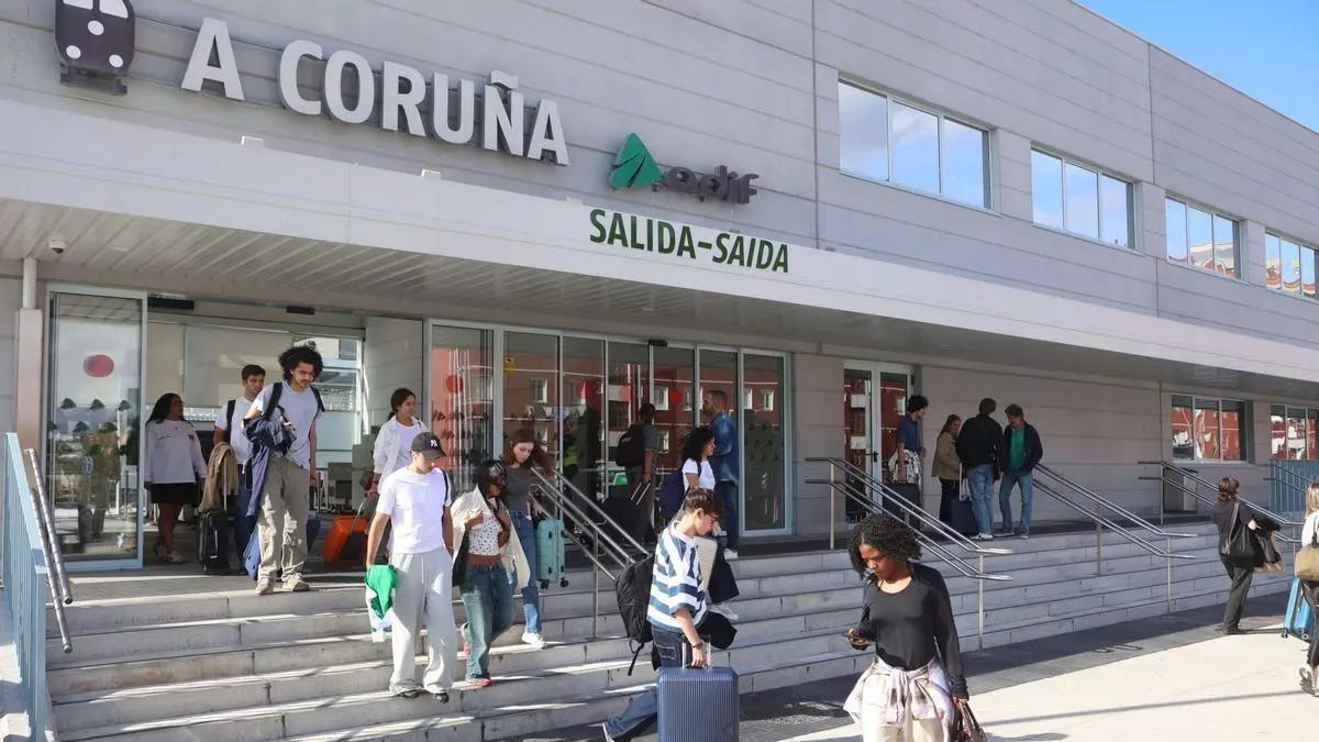 Caos en el transporte ferroviario gallego por San Juan: trenes completos y sin plazas