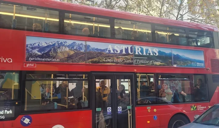El Aeropuerto de Asturias bate récords nacionales mientras pende de un hilo la conexión con Londres