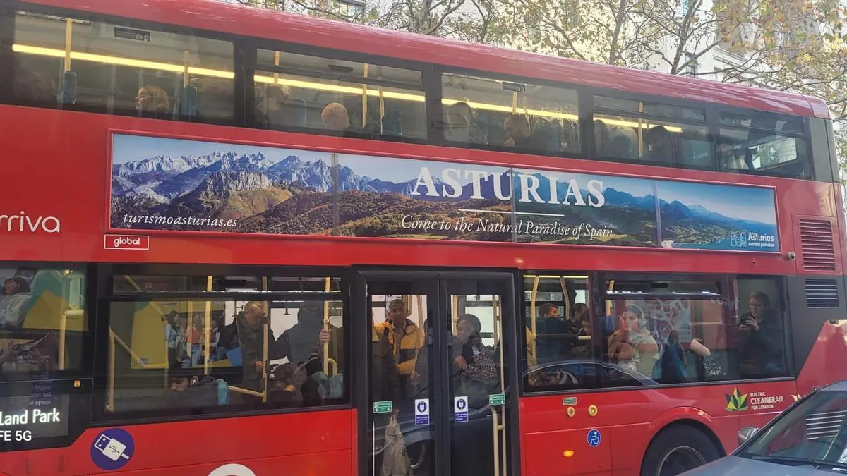 El Aeropuerto de Asturias bate récords nacionales mientras pende de un hilo la conexión con Londres