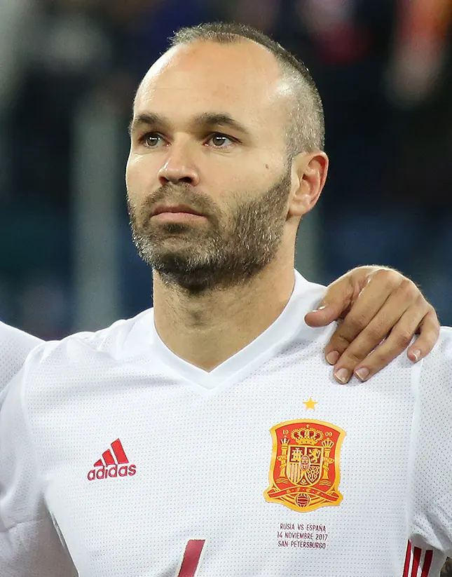 Andrés Iniesta levantando la Copa del Mundo 2010 con la Selección Española