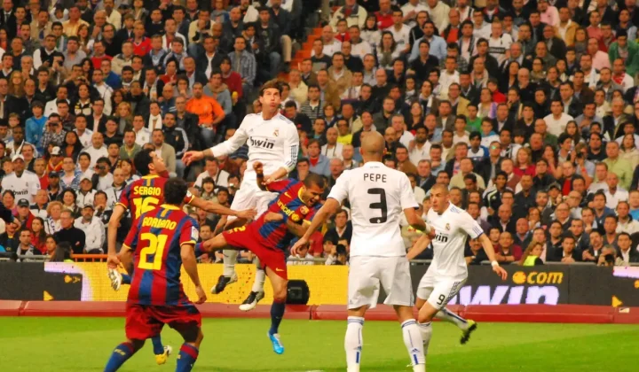 El Clásico: Espejo de Identidades y Tensions en el Fútbol Español