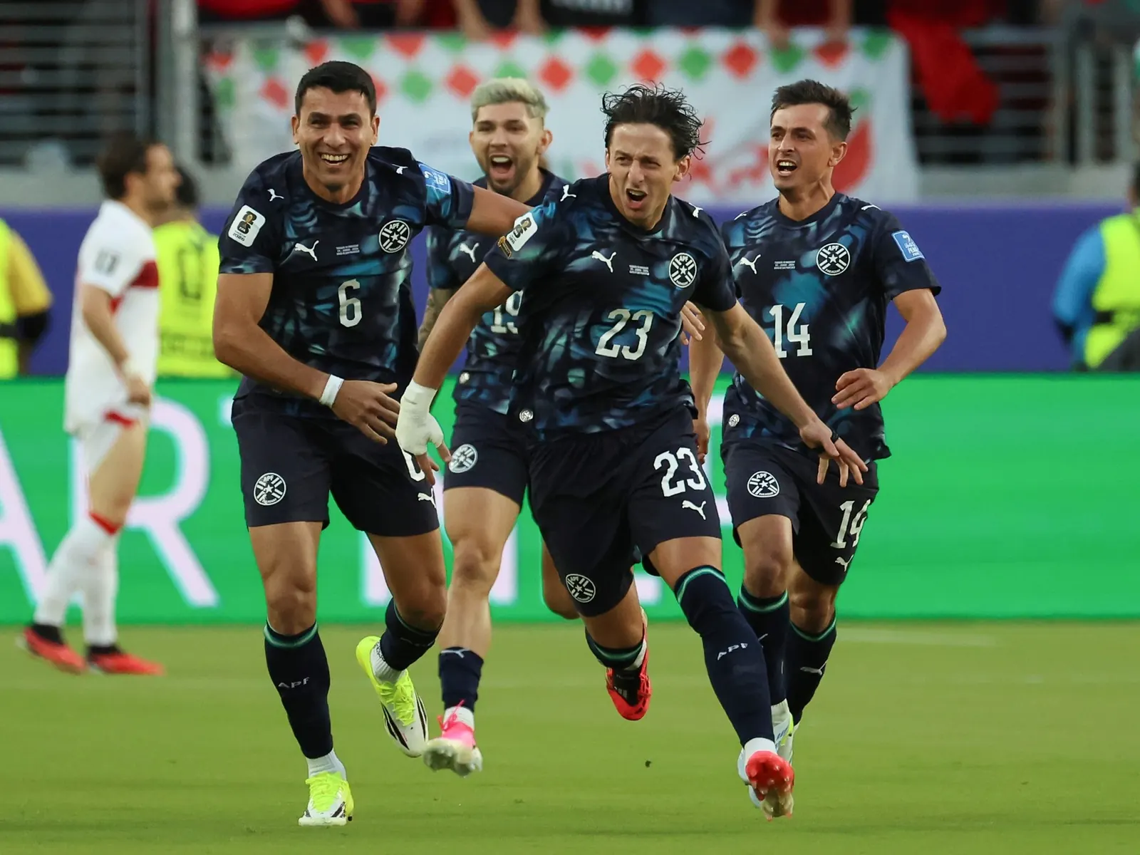 Jugador Matías Galarza Fonda celebra tras anotar un gol