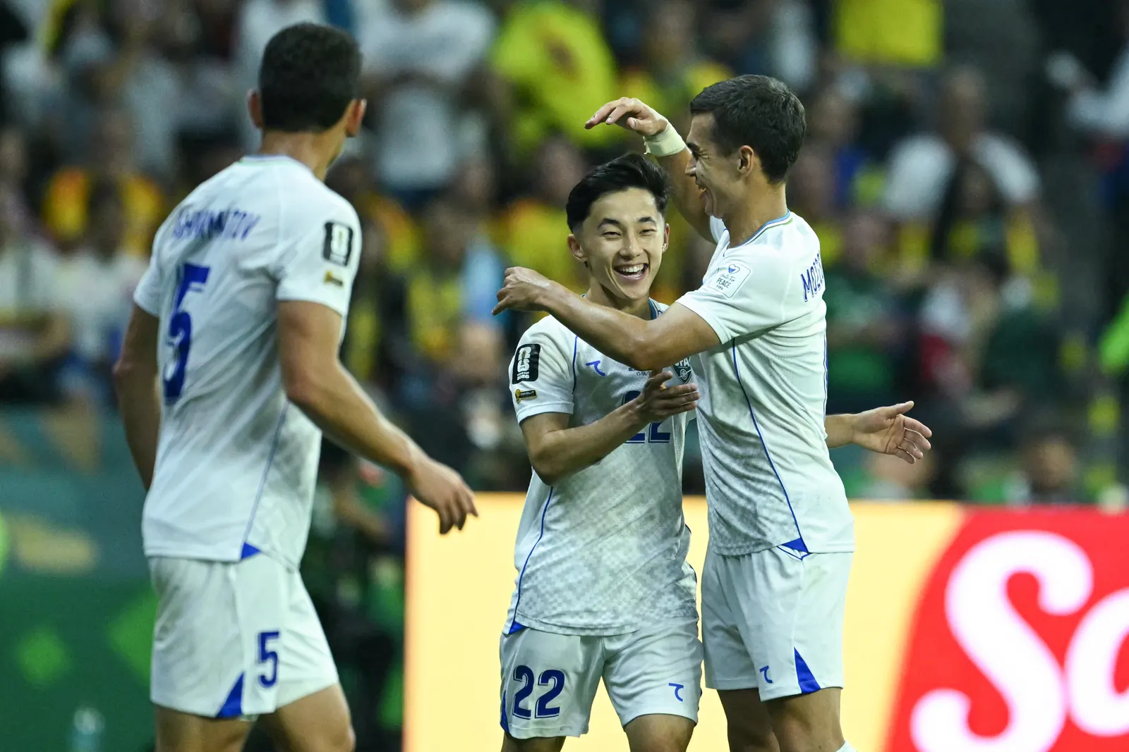 Fabio Cannavaro, entrenador de Uzbekistán, dirigiendo a su equipo en el Mundial de la FIFA 2026.