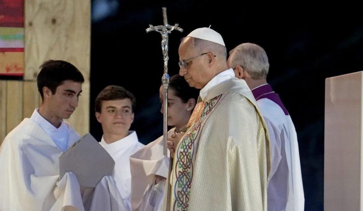 El Papa León XIV continúa su visita a España con una multitudinaria misa en la Plaza de Cibeles