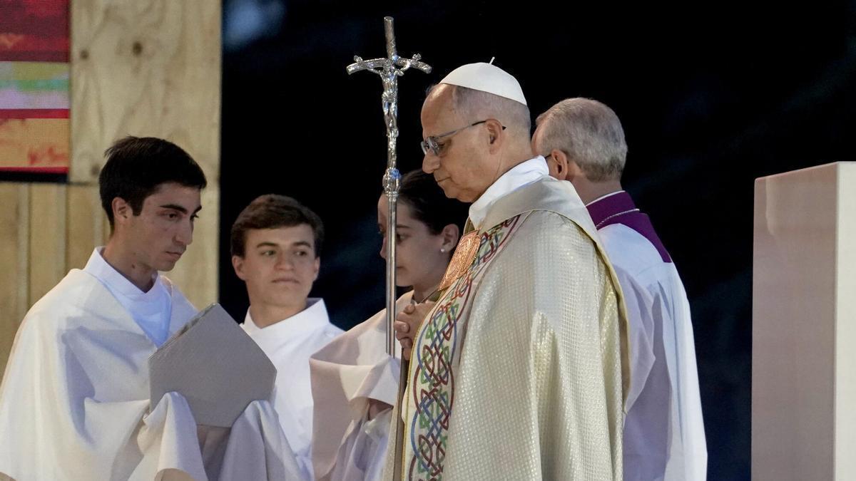 El Papa León XIV continúa su visita a España con una multitudinaria misa en la Plaza de Cibeles