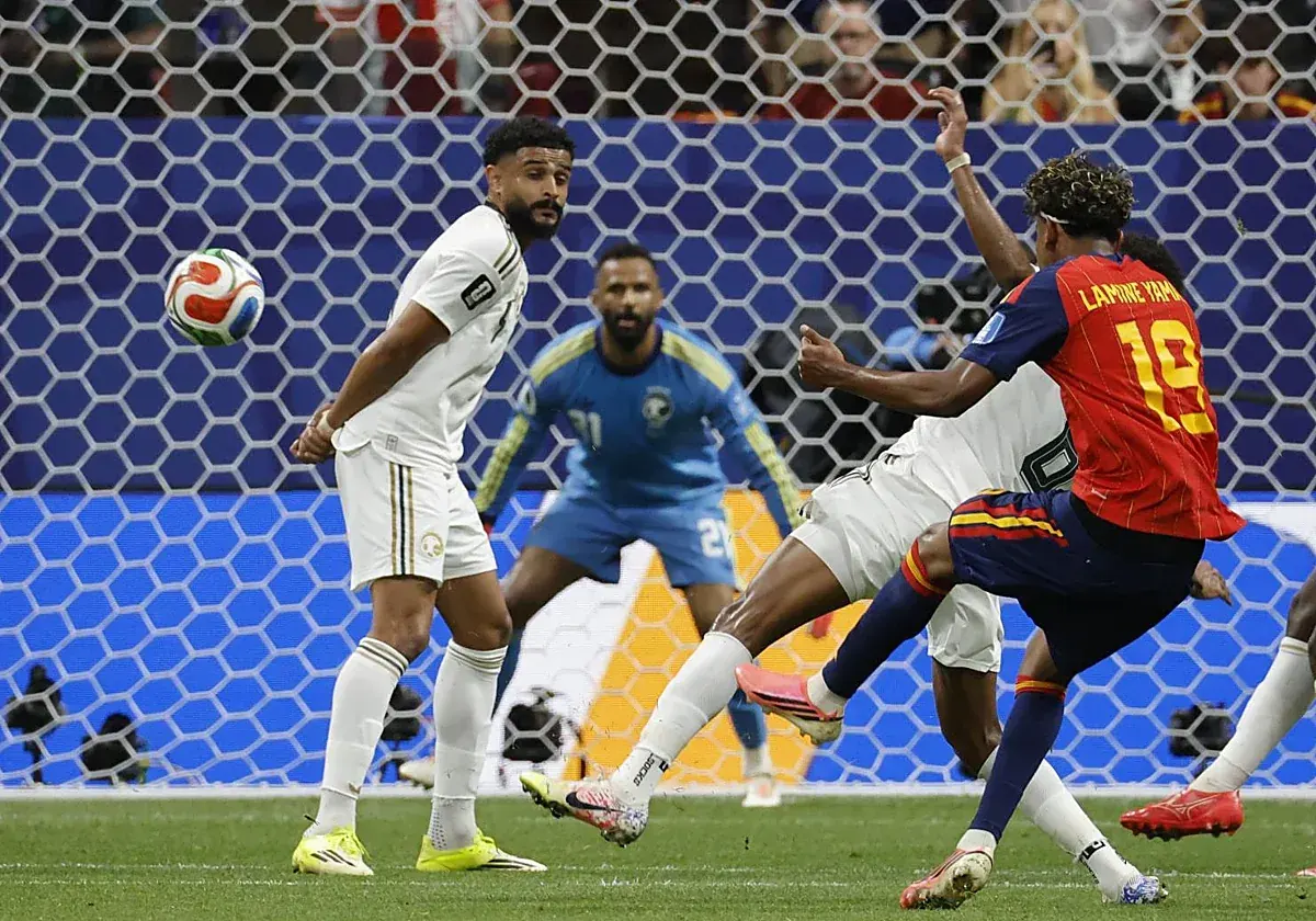 Jugadores de la selección española celebran un gol durante un partido del Mundial 2026.