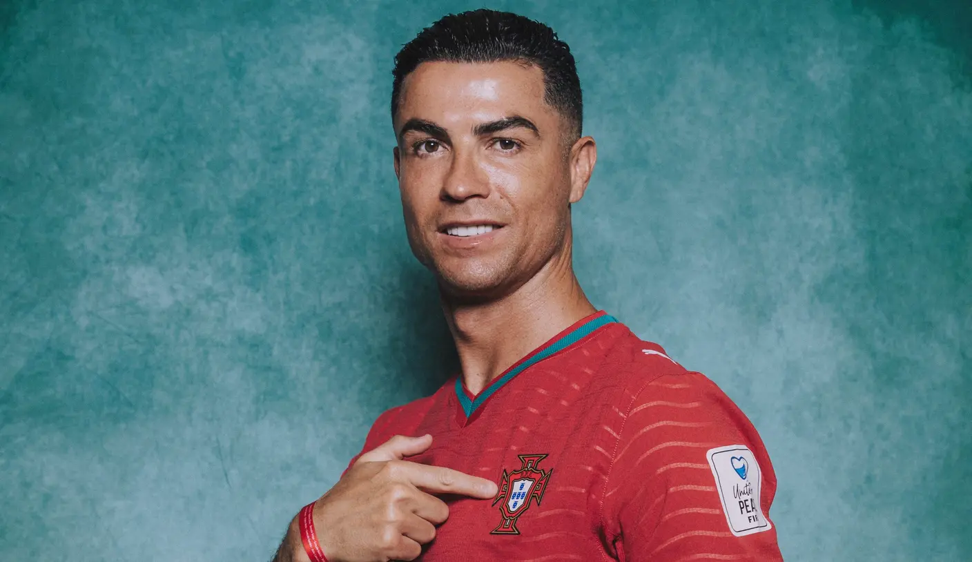 Jugadores de Portugal celebrando un gol durante un partido internacional.
