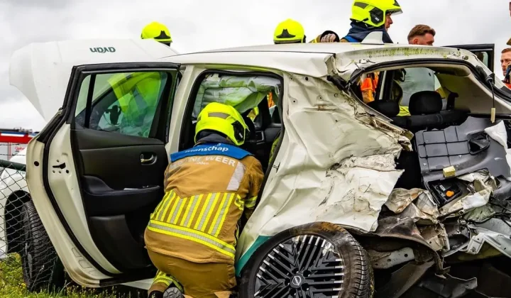Un accidente ferroviario ha tenido lugar esta mañana en Valburg, Gelderland, cuando un tren de la compañía Arriva ha colisionado con un taxi