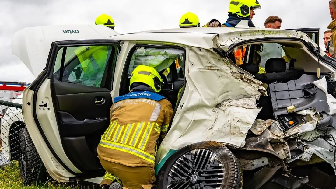Un accidente ferroviario ha tenido lugar esta mañana en Valburg, Gelderland, cuando un tren de la compañía Arriva ha colisionado con un taxi