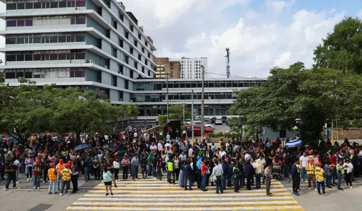 Un potente terremoto de magnitud 7,3 ha sacudido la costa del Pacífico de México, cerca de la frontera con Guatemala. El sismo se sintió con