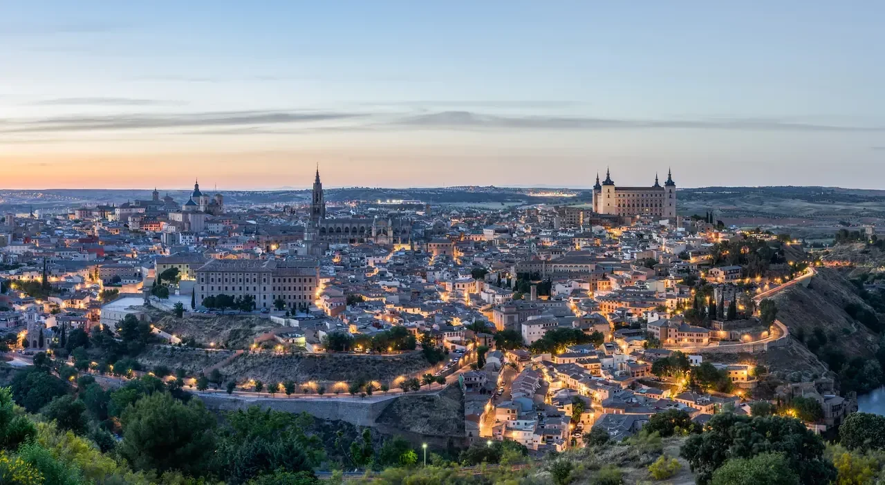El verano pasado, el líder de Vox, Santiago Abascal, eligió el pintoresco pueblo de Tazones, en Asturias, como destino para disfrutar de su