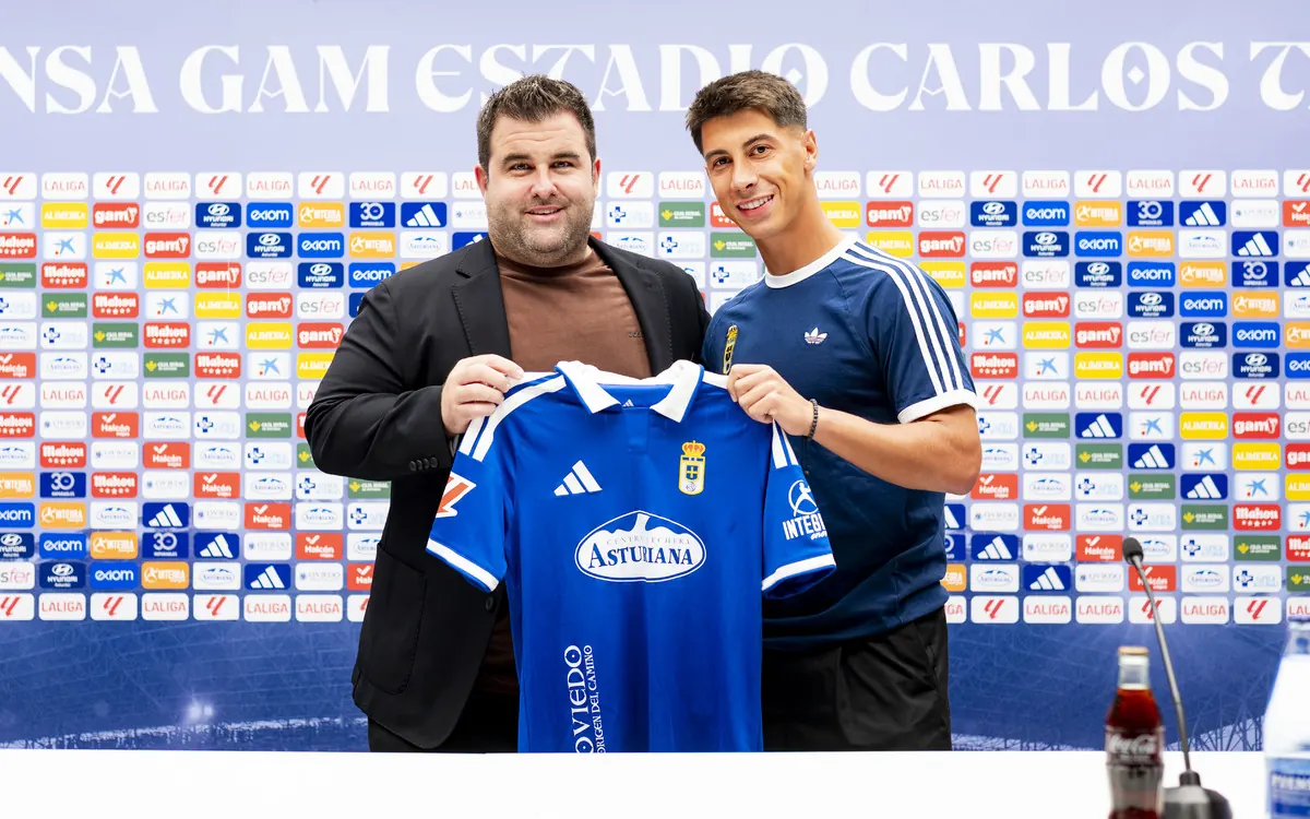 Dani Villahermosa durante su presentación oficial como jugador del Real Oviedo en el Carlos Tartiere