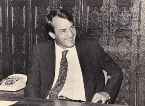 Un día como hoy, pero de 1974, el Real Oviedo daba la bienvenida a un entrenador que marcaría una época en la historia del club: Vicente Mie