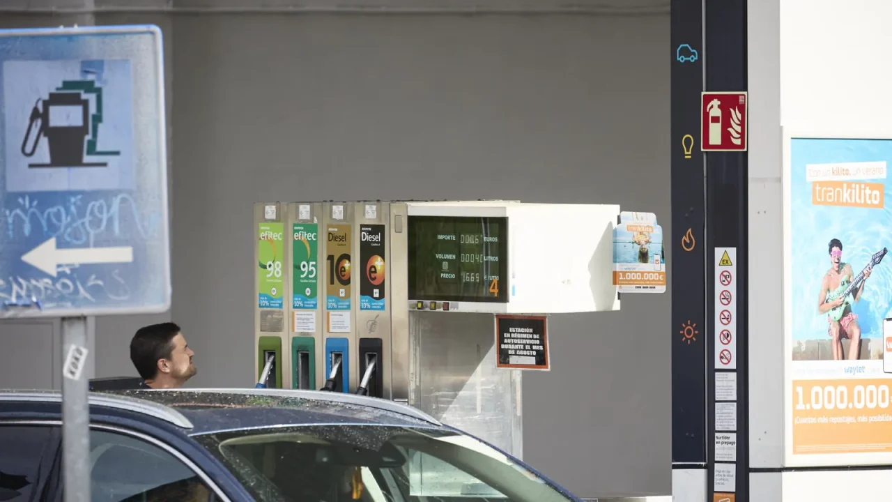 El precio del diésel se dispara: llenar el depósito cuesta 85 euros, 7 euros más que hace un año