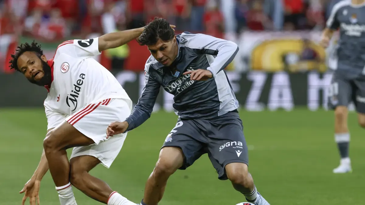 La temporada 25/26 ha marcado un punto de inflexión para Jon Mikel Aramburu. El lateral venezolano de la Real Sociedad ha pasado de ser una