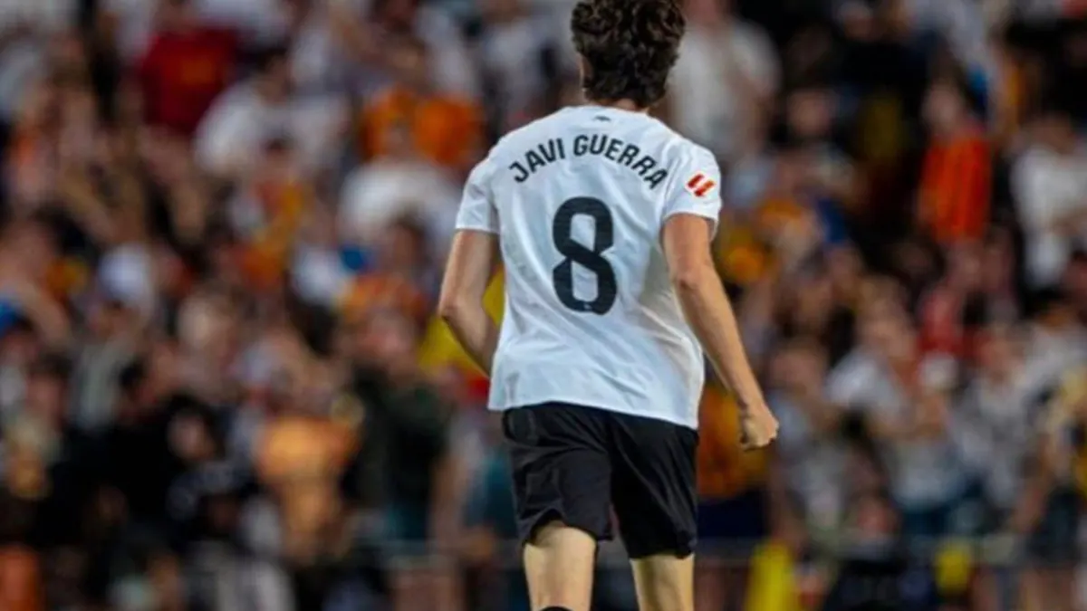 El centrocampista del Valencia CF, Javi Guerra, ha compartido sus reflexiones sobre el presente y futuro del club, reconociendo la necesidad