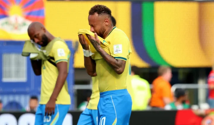 Neymar, visiblemente afectado, ha comunicado su decisión de abandonar la selección brasileña después de la dolorosa eliminación en los octav