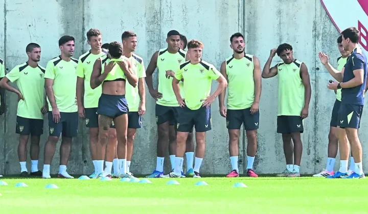 El Athletic Club verá su inicio de temporada en LaLiga retrasado, lo que implica una extensión de su pretemporada. La causa directa es la cl