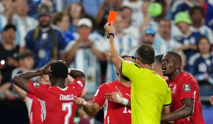 El seleccionador de Suiza, Murat Yakin, ha expresado su profunda insatisfacción con una de las reglas del Mundial, la cual considera que fue