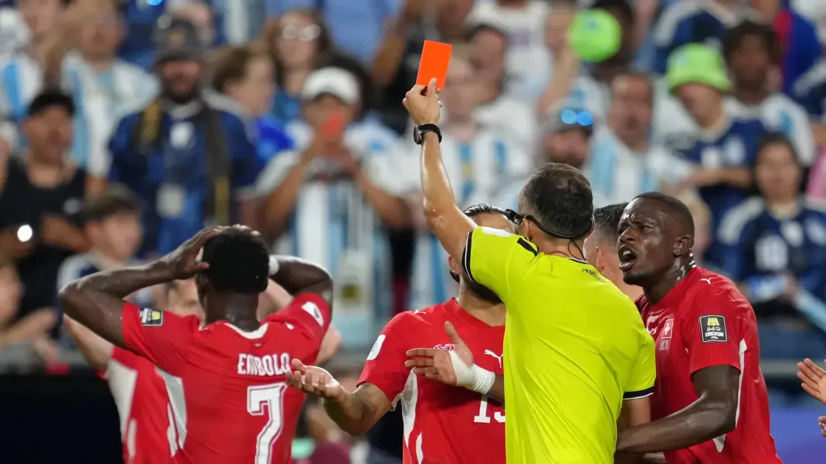 El seleccionador de Suiza, Murat Yakin, ha expresado su profunda insatisfacción con una de las reglas del Mundial, la cual considera que fue