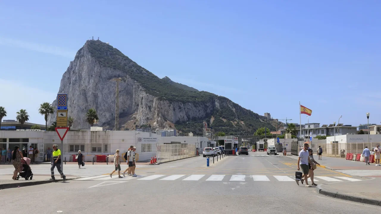 Gibraltar y España escenifican el fin de la Verja, abriendo una nueva era