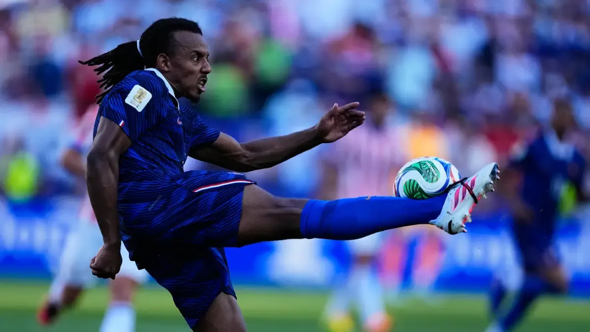 El Barça contempla a Jules Koundé como central si Araujo sale