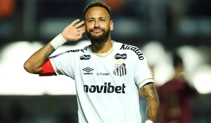 Neymar vuelve por todo lo alto: doblete y celebración con mensaje a sus críticos