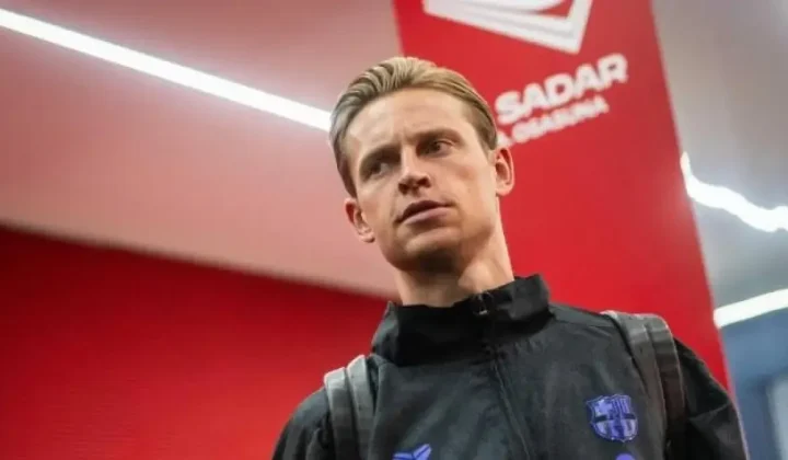 Frenkie de Jong vuelve a la Ciutat Esportiva para iniciar el tratamiento conservador de su rodilla